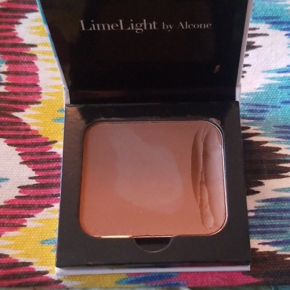 Limelight by Alcone foundation